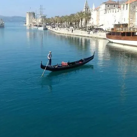 Apartment Delux Near The Sea Trogir