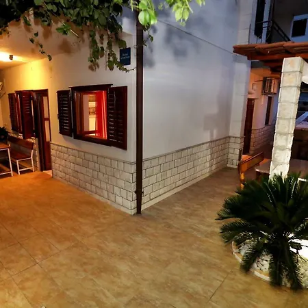 Apartment Delux Near The Sea